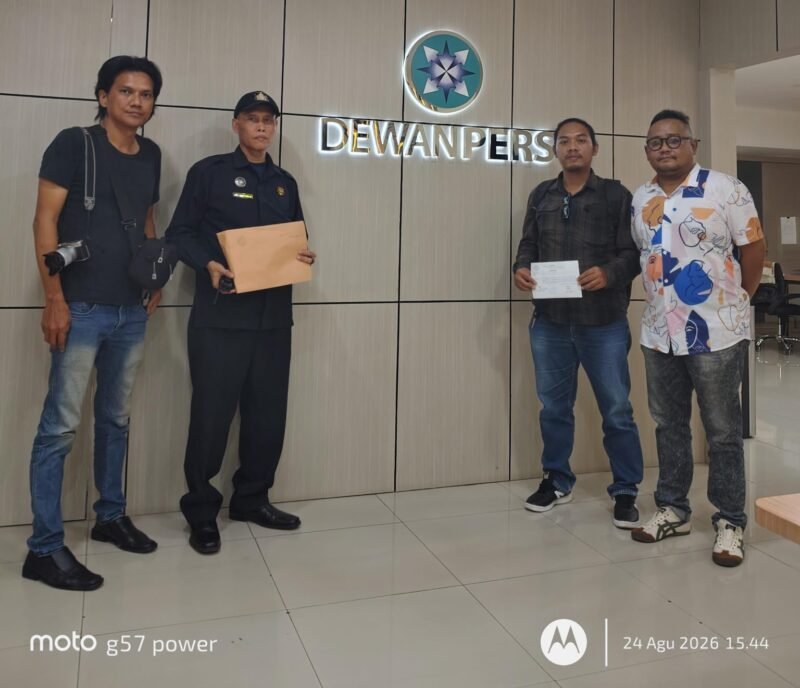 Jurnalis dari media kisikisi.co bersama rekan seprofesi mendatangani Kantor Dewan Pers di Jalan Kebon Sirih, Jakarta pada Senin (21/08/2026) lalu, untuk memperjuangkan dan meminta keadilan dalam bekerja sebagai kuli tinta.