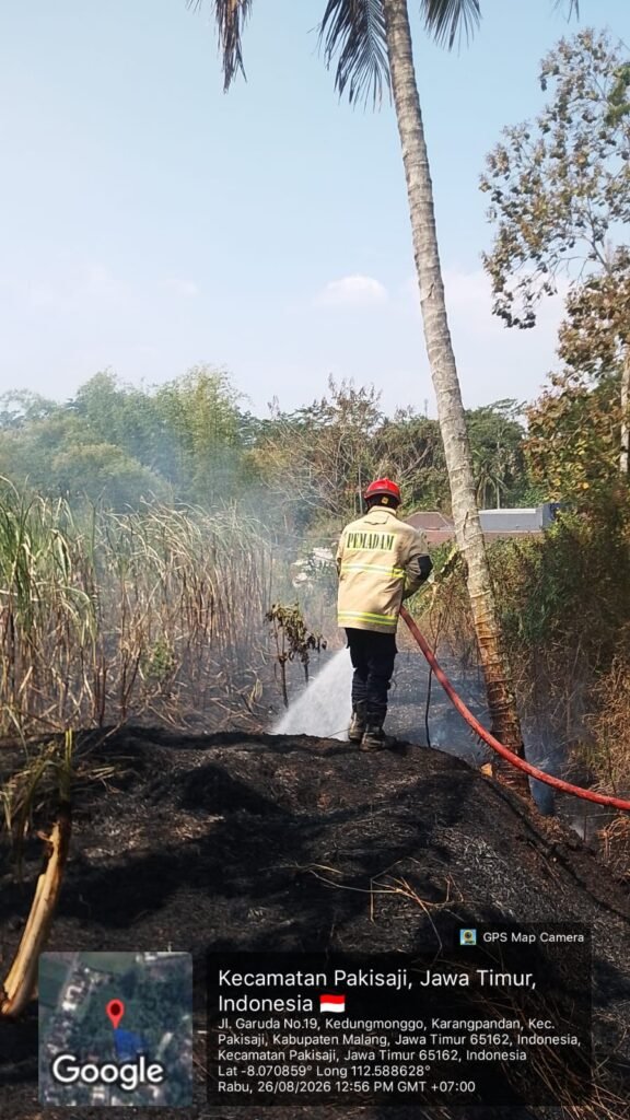 Portal Berita Indonesia dan Dunia Terkini Hari Ini, Update Harian Terbaru, Terlengkap, Tajam, Aktual dan Berimbang. Lahan Tebu Seluas 1 Hektare Terbakar di Pakisaji, Diduga Akibat Sisa Pembakaran Sampah - Teropong Rakyat