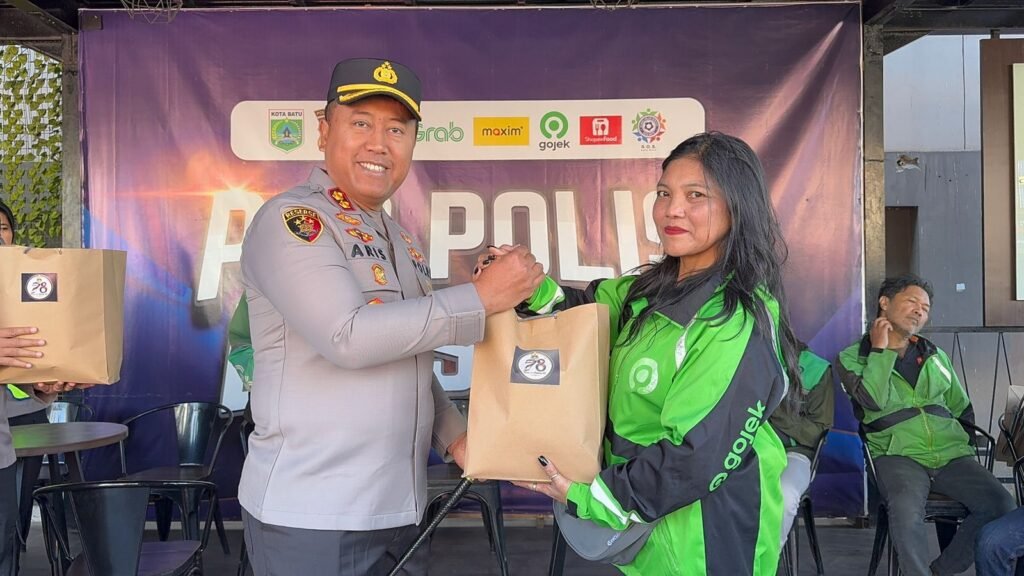 Kapolres Batu bersama Polwan gelar acara Jum'at Berbagi Berkah Bersama dalam Hari Jadi ke-78 Polwan RI Tahun 2026 - Teropong Rakyat
