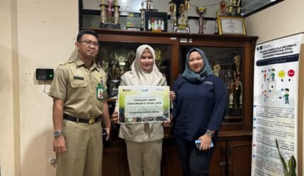 PT API Perkuat Program TJSL Kebersihan Lingkungan Di Kelurahan Penjaringan - Teropong Rakyat