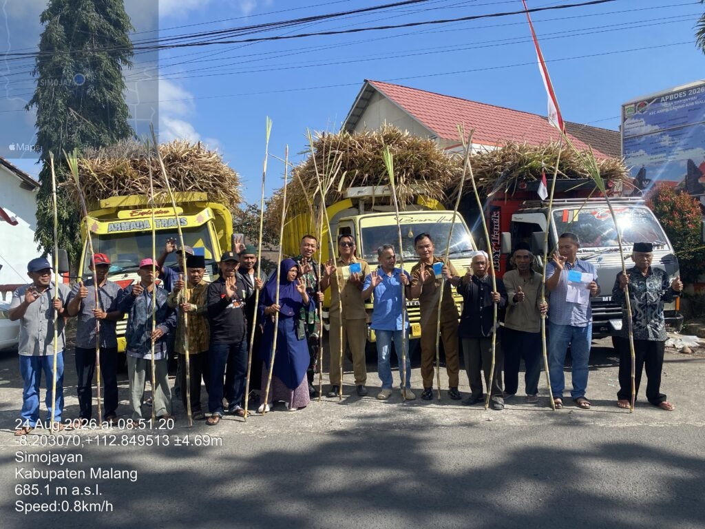 Babinsa Koramil 0818/17 Ampelgading Dampingi Penyerahan Bantuan Bibit Tebu kepada Gapoktan Desa Simojayan - Teropong Rakyat