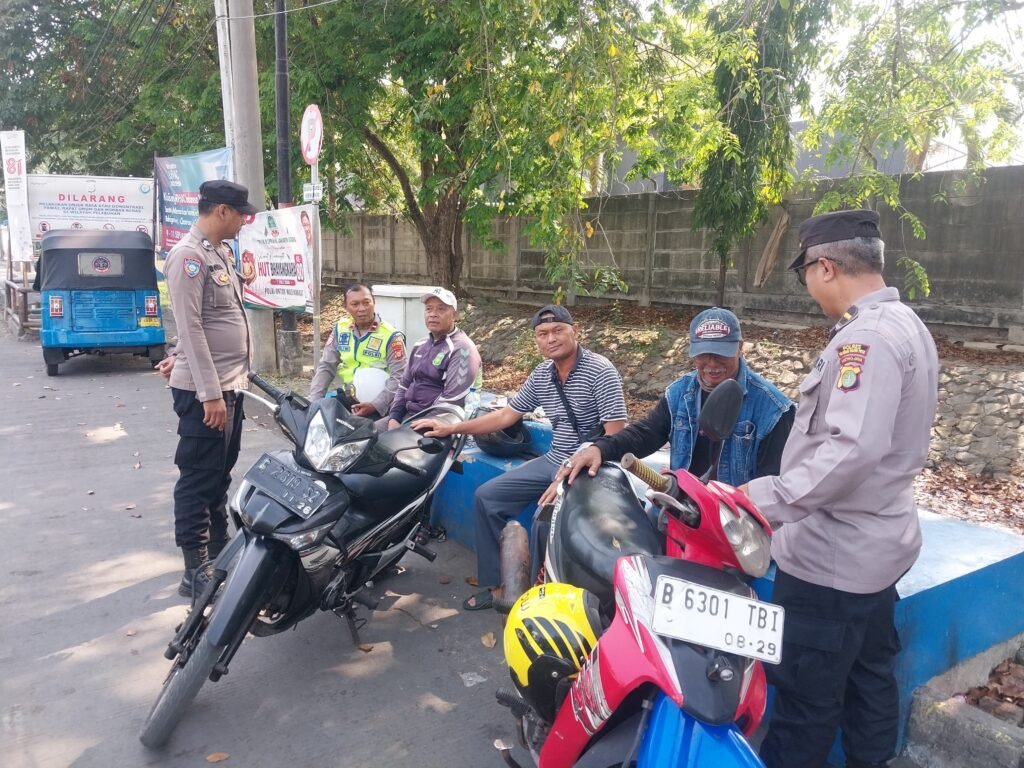 Jaga Jakarta On The Spot, Polres Pelabuhan Tanjung Priok Sampaikan Pesan Kamtibmas kepada Pengemudi Ojek Pangkalan dan Bajaj di Muara Baru - Teropong Rakyat