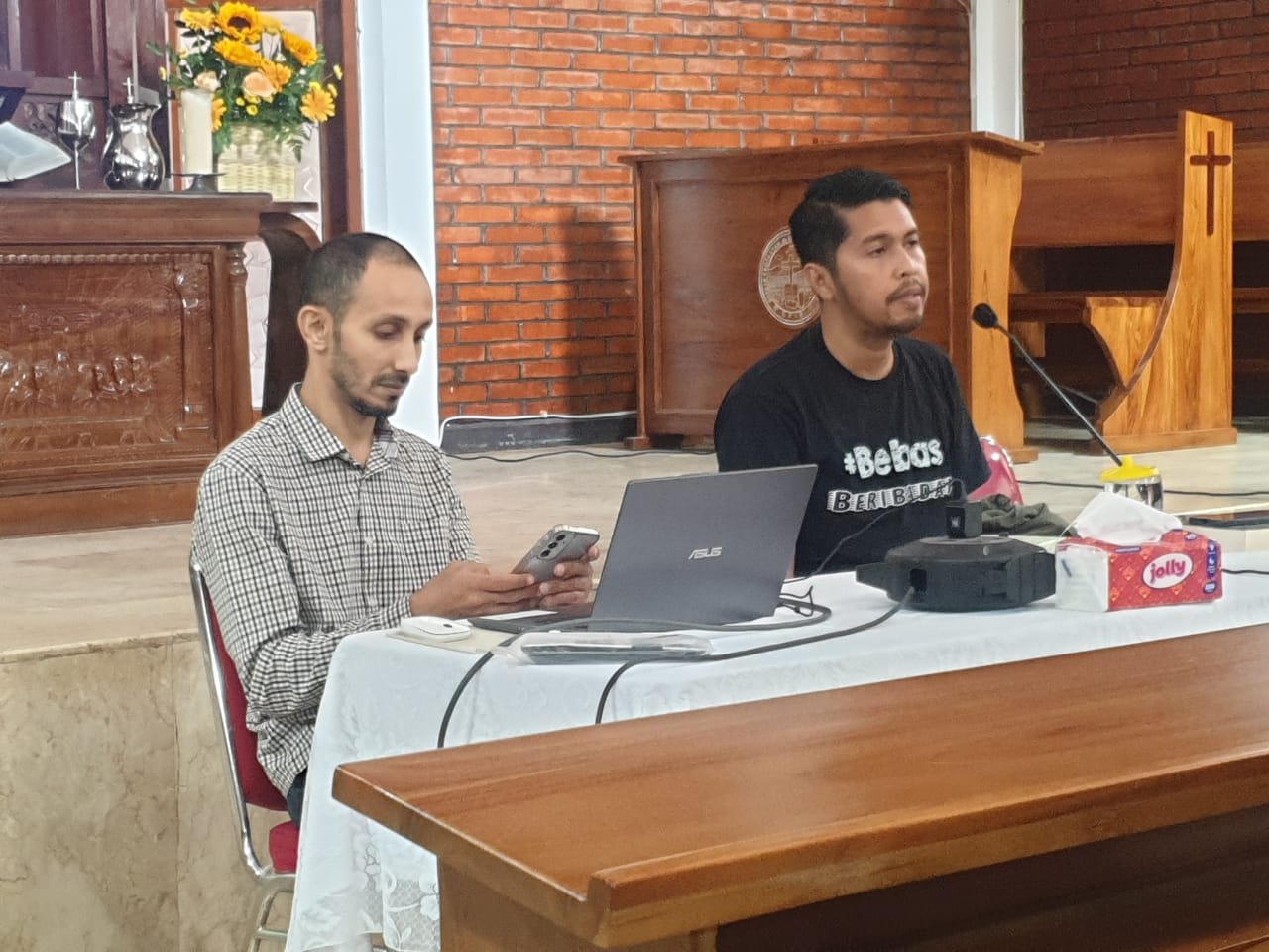 Portal Berita Indonesia dan Dunia Terkini Hari Ini, Update Harian Terbaru, Terlengkap, Tajam, Aktual dan Berimbang. KUHP 2025 Perkuat Sanksi Ganggu Ibadah, Penghinaan Agama, dan Kerusakan Rumah Ibadah - Teropong Rakyat