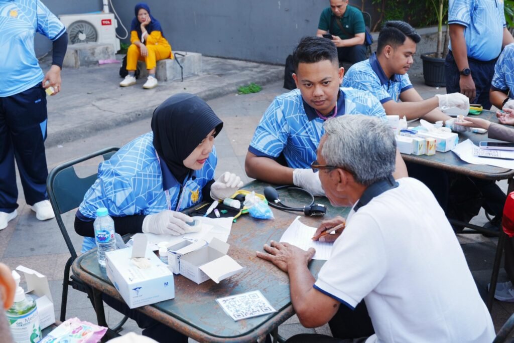 TNI Gelar Pemeriksaan Kesehatan Gratis Sambut HUT ke-81 - Teropong Rakyat