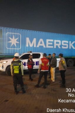 Patroli Dialogis Polsubsektor Inggom, Polres Pelabuhan Tanjung Priok Ajak Satpam dan Pekerja Bersama Jaga Kamtibmas