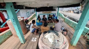 Sambangi ABK di Pelabuhan Muara Angke, Unit Binmas Polsek Kawasan Sunda Kelapa Sampaikan Pesan Kamtibmas