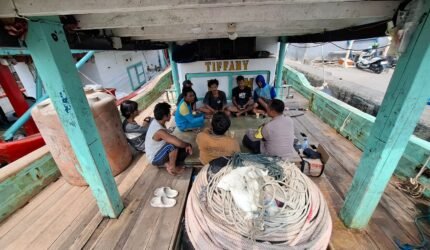 Sambangi ABK di Pelabuhan Muara Angke, Unit Binmas Polsek Kawasan Sunda Kelapa Sampaikan Pesan Kamtibmas - Teropong Rakyat