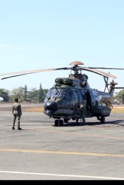 Pantau Dari Langit, Lanud Sjamsudin Noor Dukung Patroli Udara Helikopter Caracal TNI AU Dalam Penanganan Karhutla di Kasel