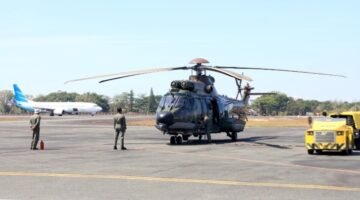 Pantau Dari Langit, Lanud Sjamsudin Noor Dukung Patroli Udara Helikopter Caracal TNI AU Dalam Penanganan Karhutla di Kasel