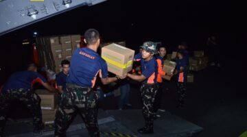 Hari Keempat Belas Penanganan Gempa NTT, TNI Salurkan 968,953 Ton Bantuan