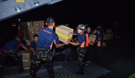 Hari Keempat Belas Penanganan Gempa NTT, TNI Salurkan 968,953 Ton Bantuan - Teropong Rakyat