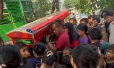 Luar Biasa! Penjual Siomay di Kalideres Jualan Sambil Berbagi, Banjir Pujian Warganet