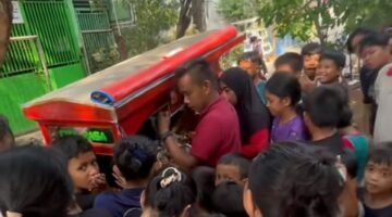 Luar Biasa! Penjual Siomay di Kalideres Jualan Sambil Berbagi, Banjir Pujian Warganet