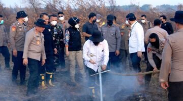 Pantau Langsung Perkembangan Karhutla, Komandan Lanud Sjamsudin Noor Bersama Forkopimda Kalsel Turun ke Lapangan Uji Fungsi Inovasi Injeksi Air