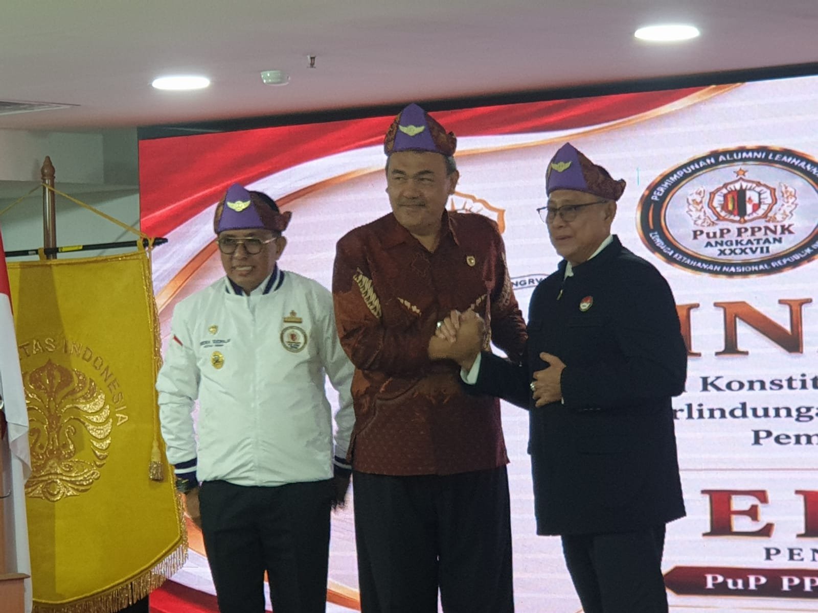 Alumni Lemhannas Angkatan XXXVII Dilantik, Langsung Luncurkan Teori Konstitusi Nusantara untuk Perlindungan Masyarakat Adat - Teropong Rakyat