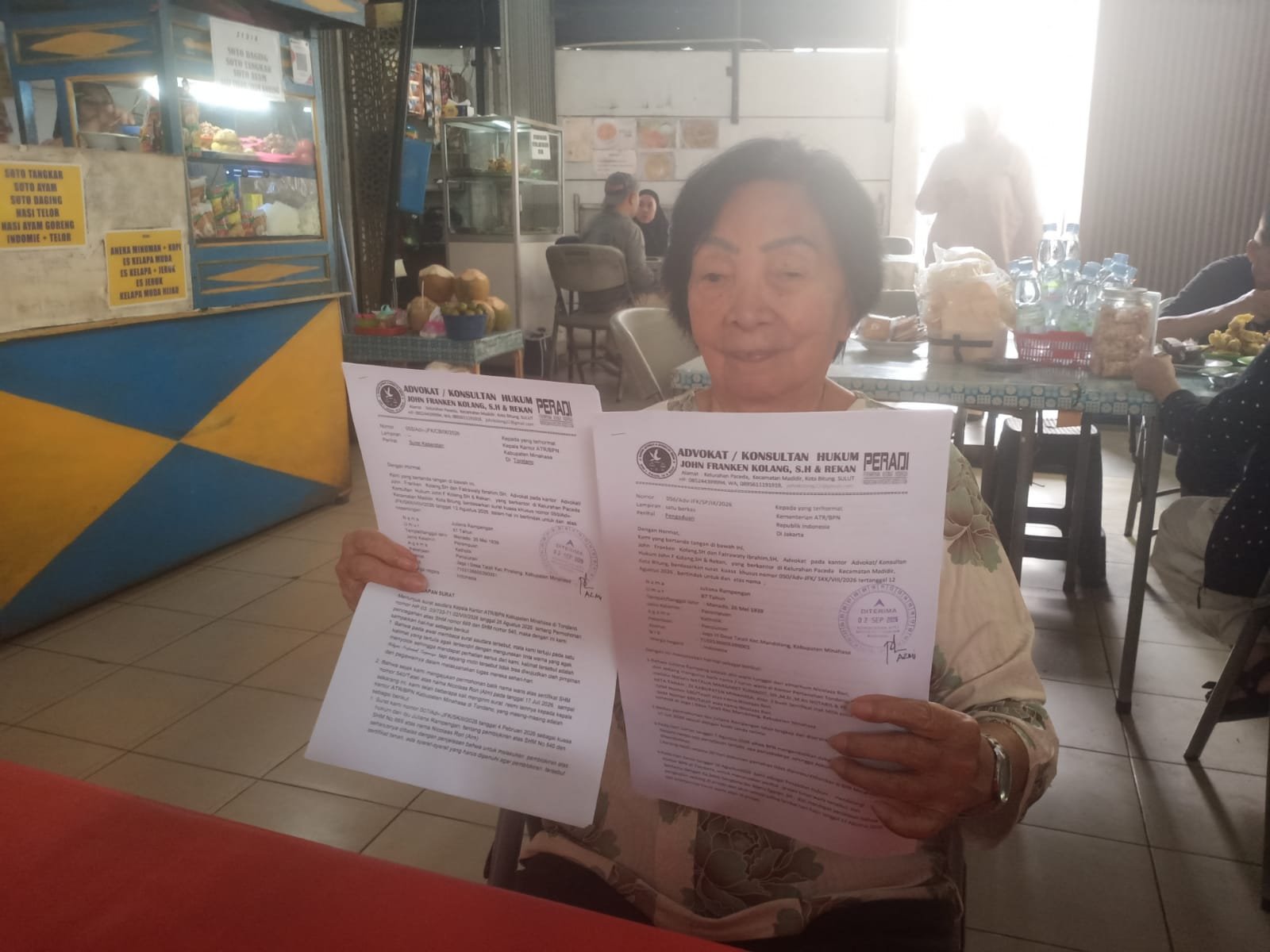 Portal Berita Indonesia dan Dunia Terkini Hari Ini, Update Harian Terbaru, Terlengkap, Tajam, Aktual dan Berimbang. Lima Hari Kerja Seharusnya Tuntas Malah Mandek Berbulan-bulan Prosedur BPN Dilanggar, Ahli Waris Tateli Terpaksa Tempuh Jauh ke Jakarta - Teropong Rakyat