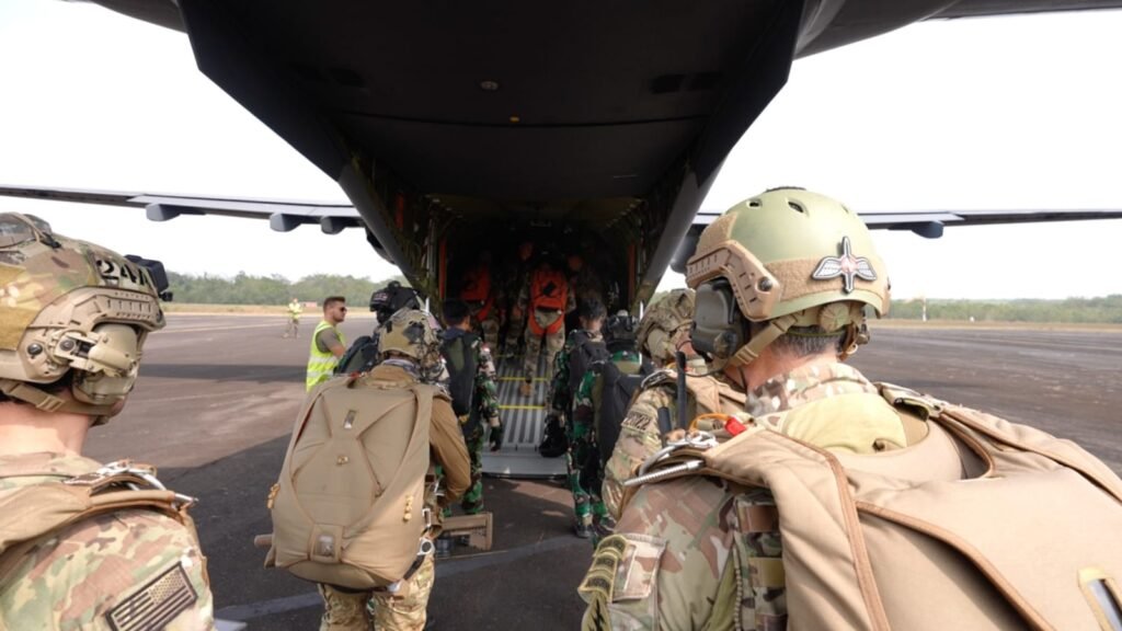 Prajurit SOF TNI dan US Army Sukses Laksanakan Infiltrasi Udara Dalam Latihan Super Garuda Shield 2026 - Teropong Rakyat