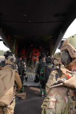 Prajurit SOF TNI dan US Army Sukses Laksanakan Infiltrasi Udara Dalam Latihan Super Garuda Shield 2026