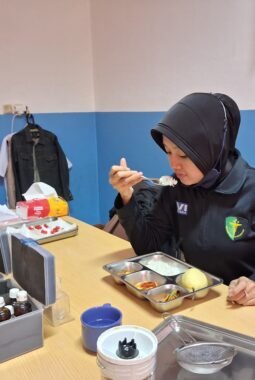 Food Safety MBG Polri di SPPG Rawa Badak Utara Pastikan Makanan Bergizi Layak dan Aman Dikonsumsi