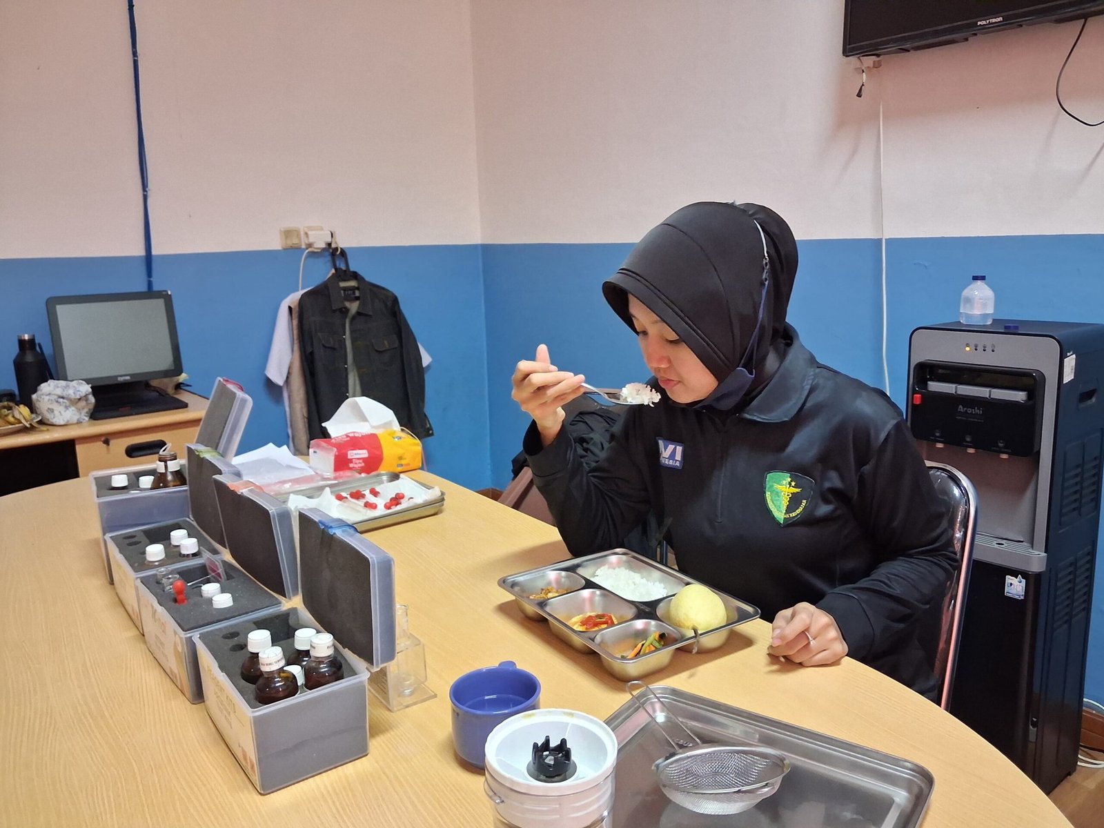 Food Safety MBG Polri di SPPG Rawa Badak Utara Pastikan Makanan Bergizi Layak dan Aman Dikonsumsi