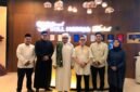 Bondan Anandhita Adhie Eksekutif Asistant Mannager Grand Soll Marina Hotel Tangerang dan manajemen hotel saat Foto bersama dengan Habib Hafid Baraqbah