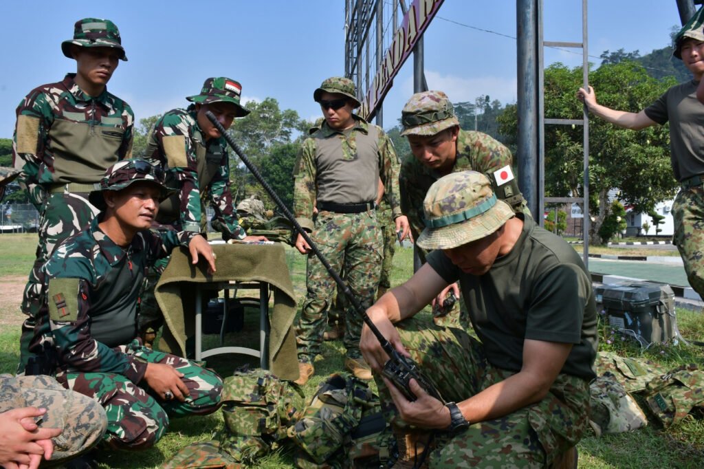 Portal Berita Indonesia dan Dunia Terkini Hari Ini, Update Harian Terbaru, Terlengkap, Tajam, Aktual dan Berimbang. Super Garuda Shield 2026 Marfor Lampung Gelar Latihan IMTP Dan Scout Stalking - Teropong Rakyat