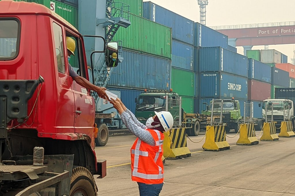 Portal Berita Indonesia dan Dunia Terkini Hari Ini, Update Harian Terbaru, Terlengkap, Tajam, Aktual dan Berimbang. Hari Pelanggan Nasional 2026: IPC TPK Pontianak Perkuat Sinergi Pengguna Jasa Demi Kelancaran Logistik Daerah - Teropong Rakyat