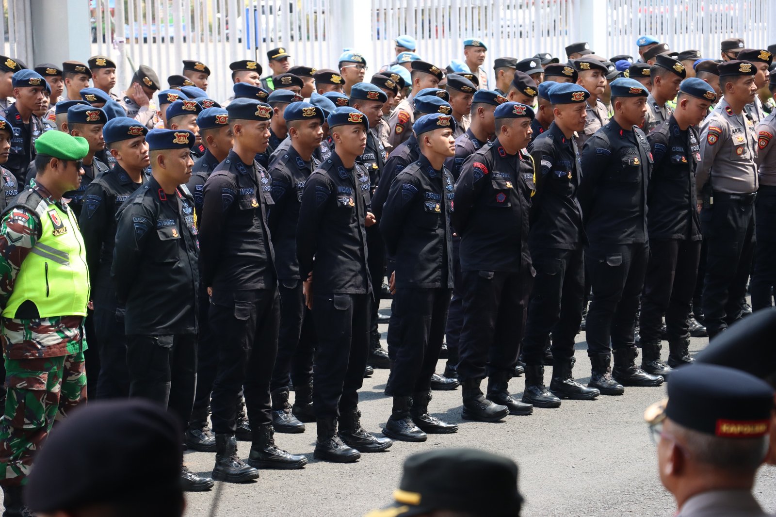 Portal Berita Indonesia dan Dunia Terkini Hari Ini, Update Harian Terbaru, Terlengkap, Tajam, Aktual dan Berimbang. Polres Malang Kerahkan 816 Personel Amankan Laga Perdana Arema Vs Isenmulang