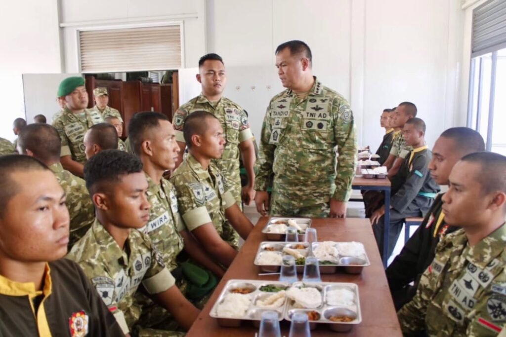 Portal Berita Indonesia dan Dunia Terkini Hari Ini, Update Harian Terbaru, Terlengkap, Tajam, Aktual dan Berimbang. Wapang TNI Tinjau YTP 835/SYB dan KDKMP di NTB - Teropong Rakyat