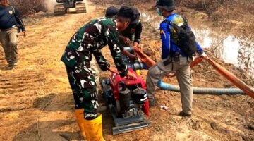 Pastikan Sumber Air Karhutla Tetap Andal, Personel Lanud Sjamsudin Noor Siaga 24 Jam Dukung Kesiapan dan Operasi Penanganan Karhutla.