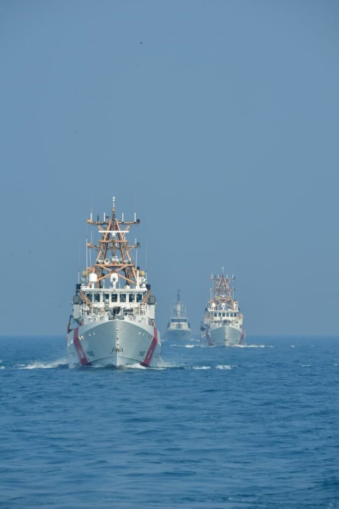 Portal Berita Indonesia dan Dunia Terkini Hari Ini, Update Harian Terbaru, Terlengkap, Tajam, Aktual dan Berimbang. Photex Navy Force SGS 26, TNI AL dan Unsur Maritim Amerika Serikat Tampilkan Formasi Laut - Teropong Rakyat