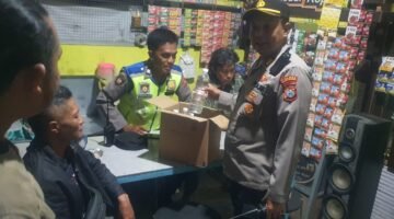 Polisi Sita 12 Botol Arak Bali dari Toko Sembako di Tajinan Malang