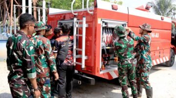 Perkuat Kesiapsiagaan Dalam Menangani Karhutla, Personel Lanud Sjamsudin Noor Asah Kemampuan Operasikan Kendaraan Pemadam Kebakaran
