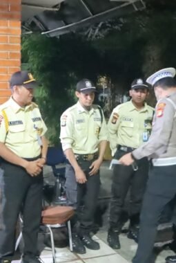 Patroli Jaga Jakarta Jaga Priok di Pelabuhan Sambil Bagikan Masker