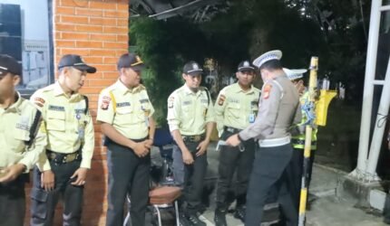 Patroli Jaga Jakarta Jaga Priok di Pelabuhan Sambil Bagikan Masker - Teropong Rakyat