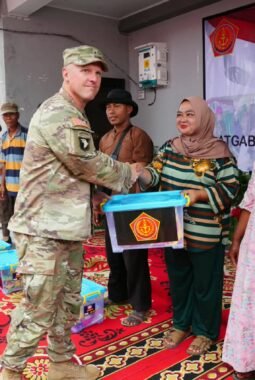 Dankodiklat TNI Tinjau Bakti Kesehatan Dan Bakti Sosial SGS 2026 Di Martapura