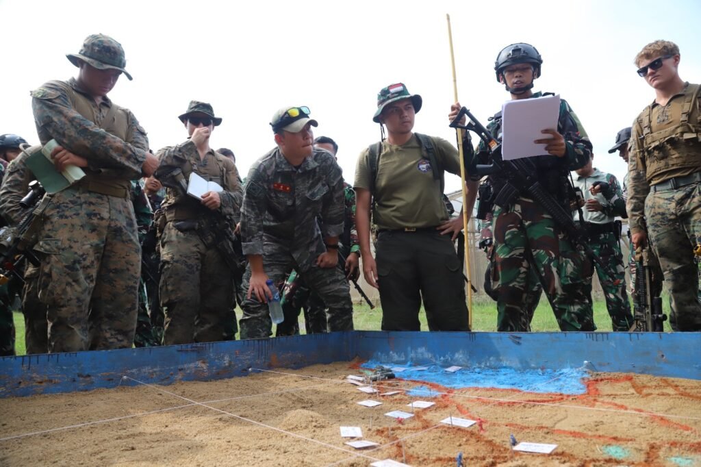 Portal Berita Indonesia dan Dunia Terkini Hari Ini, Update Harian Terbaru, Terlengkap, Tajam, Aktual dan Berimbang. Latgabma SGS 2026 Marfor Lampung Gelar Latihan Materi Taktik Darat - Teropong Rakyat