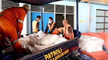 Tiga Sortie, Tiga Ton NaCl Disemai dari Udara, Lanud Sjamsudin Noor Dukung OMC Tekan Karhutla Kalimantan Selatan