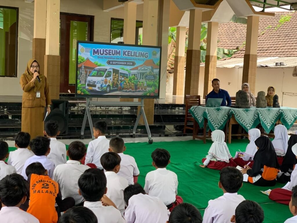 Situs Watu Lumpang hingga Linggayoni Dikenalkan ke Siswa, Museum Keliling Telusuri Jejak DAS Metro - Teropong Rakyat
