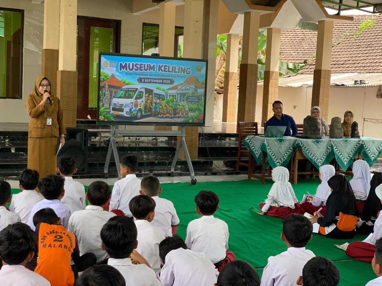 Situs Watu Lumpang hingga Linggayoni Dikenalkan ke Siswa, Museum Keliling Telusuri Jejak DAS Metro
