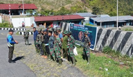 HUT TNI Ke-81 Tahun 2026, Kodim 1714/Puncak Jaya : TNI Peduli Sampah Bersama Masyarakat - Teropong Rakyat
