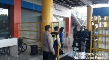 Pengamanan Embarkasi KM Gunung Dempo Tujuan Surabaya Berlangsung Aman dan Lancar, Polisi Pastikan Penumpang Tertib dan Aman