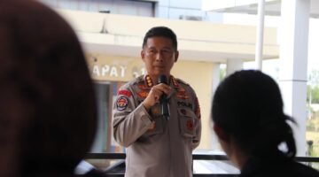 Kurangi Debu dan Dampak Karhutla, Samapta Polda Kaltara Lakukan Penyiraman Jalan