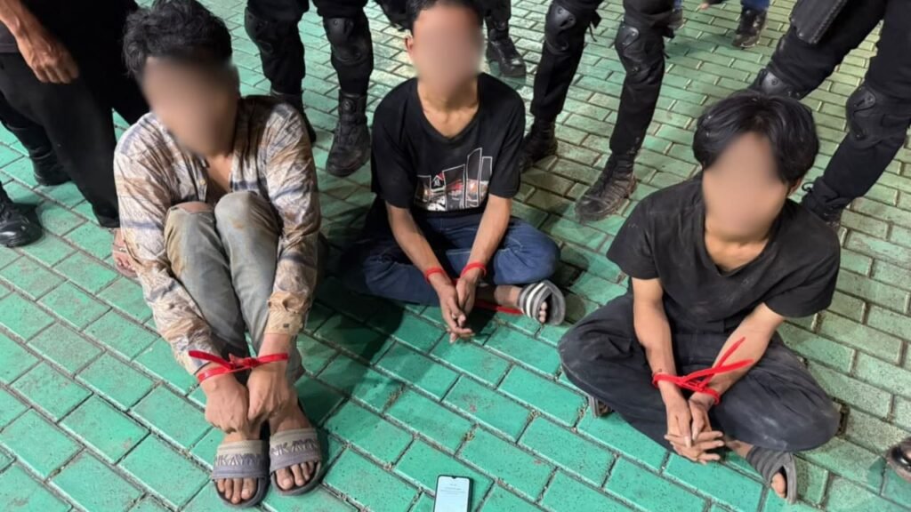 Brimob Polda Metro Jaya Amankan Tiga Pelaku Perampasan di Tomang - Teropong Rakyat