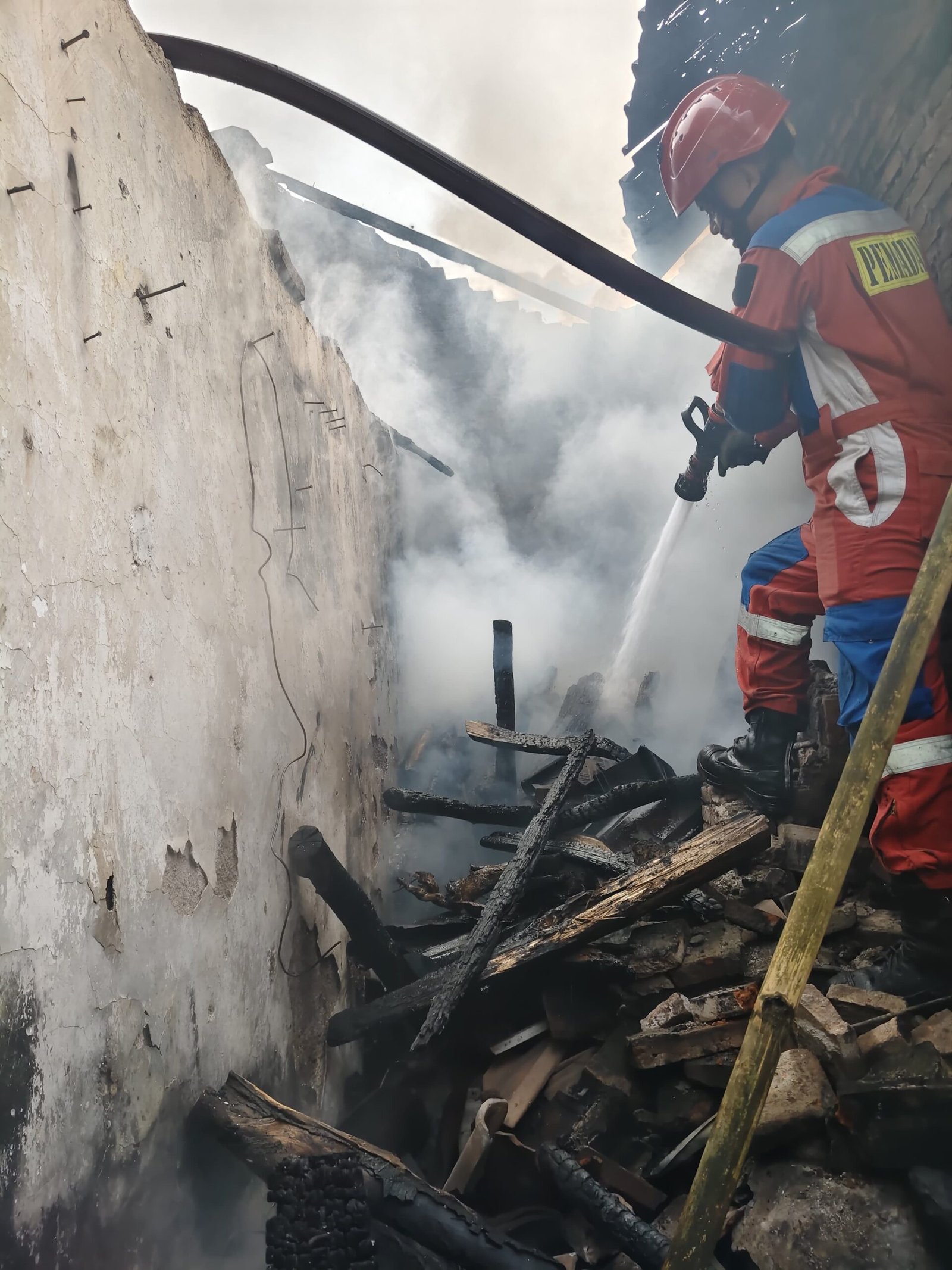 Ditinggal ke Toko, Rumah Warga Genengan Pakisaji Terbakar