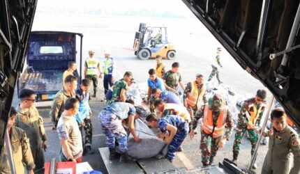 Hercules TNI AU Mendarat di Lanud Sjamsudin Noor Bawa Kekuatan Baru dari Kemhan RI, Penanganan Karhutla Kalimantan Selatan Kian Diperkuat - Teropong Rakyat