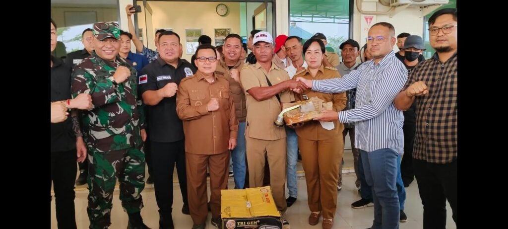 Portal Berita Indonesia dan Dunia Terkini Hari Ini, Update Harian Terbaru, Terlengkap, Tajam, Aktual dan Berimbang. Satgas Karhutla TNI Mediasi Masyarakat dan Korporasi di Melawi - Teropong Rakyat
