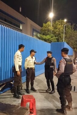 Patroli Jalan Kaki Polres Pelabuhan Tanjung Priok Perkuat Keamanan di Sejumlah Kawasan Pelabuhan