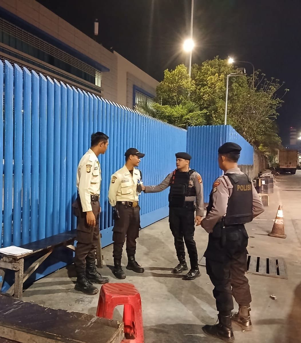 Patroli Jalan Kaki Polres Pelabuhan Tanjung Priok Perkuat Keamanan di Sejumlah Kawasan Pelabuhan