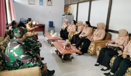 TNI intensifkan Penyuluhan Pencegahan Karhutla di Kabupaten Melawi Kalbar - Teropong Rakyat